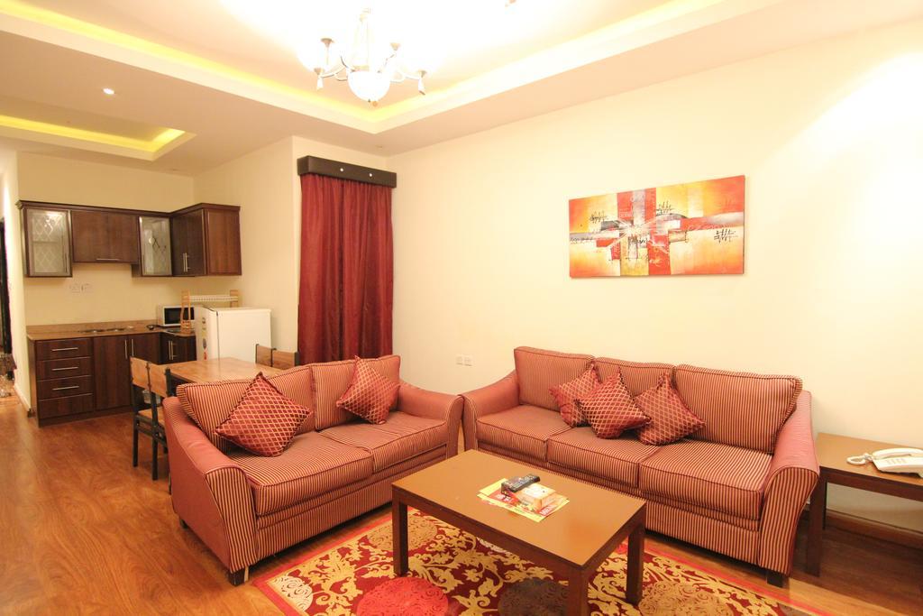 Towlan Hotel Suites 1 Рияд Стая снимка