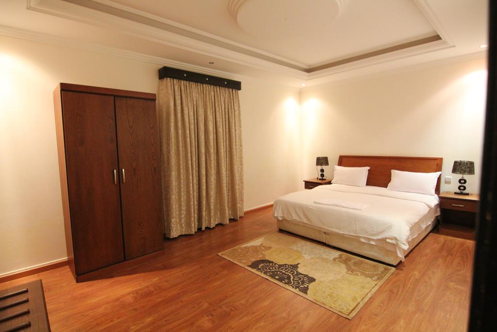 Towlan Hotel Suites 1 Рияд Стая снимка