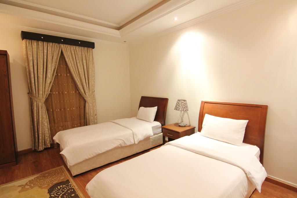 Towlan Hotel Suites 1 Рияд Стая снимка